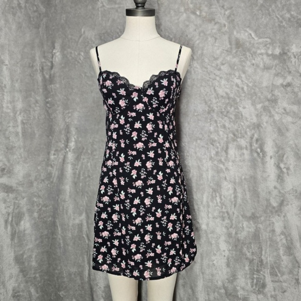 LA Hearts Floral Mini Dress Sz‎ Small Black Pink Lace Trim Open Back Underwire